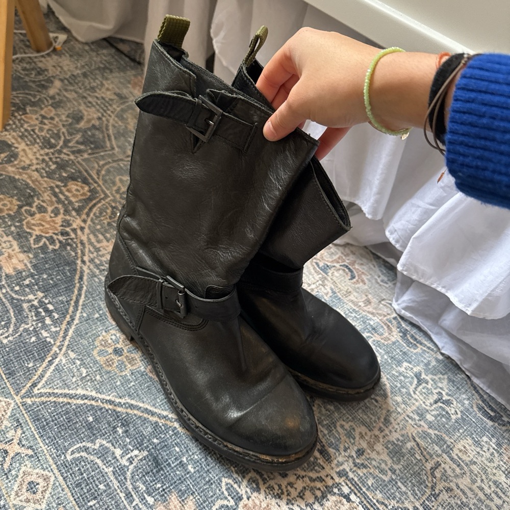 Black Leather Buckle Boots
